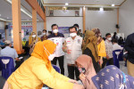 Dirjen Bina Pemdes Kemendagri Tinjau Vaksinasi Booster di Bekasi